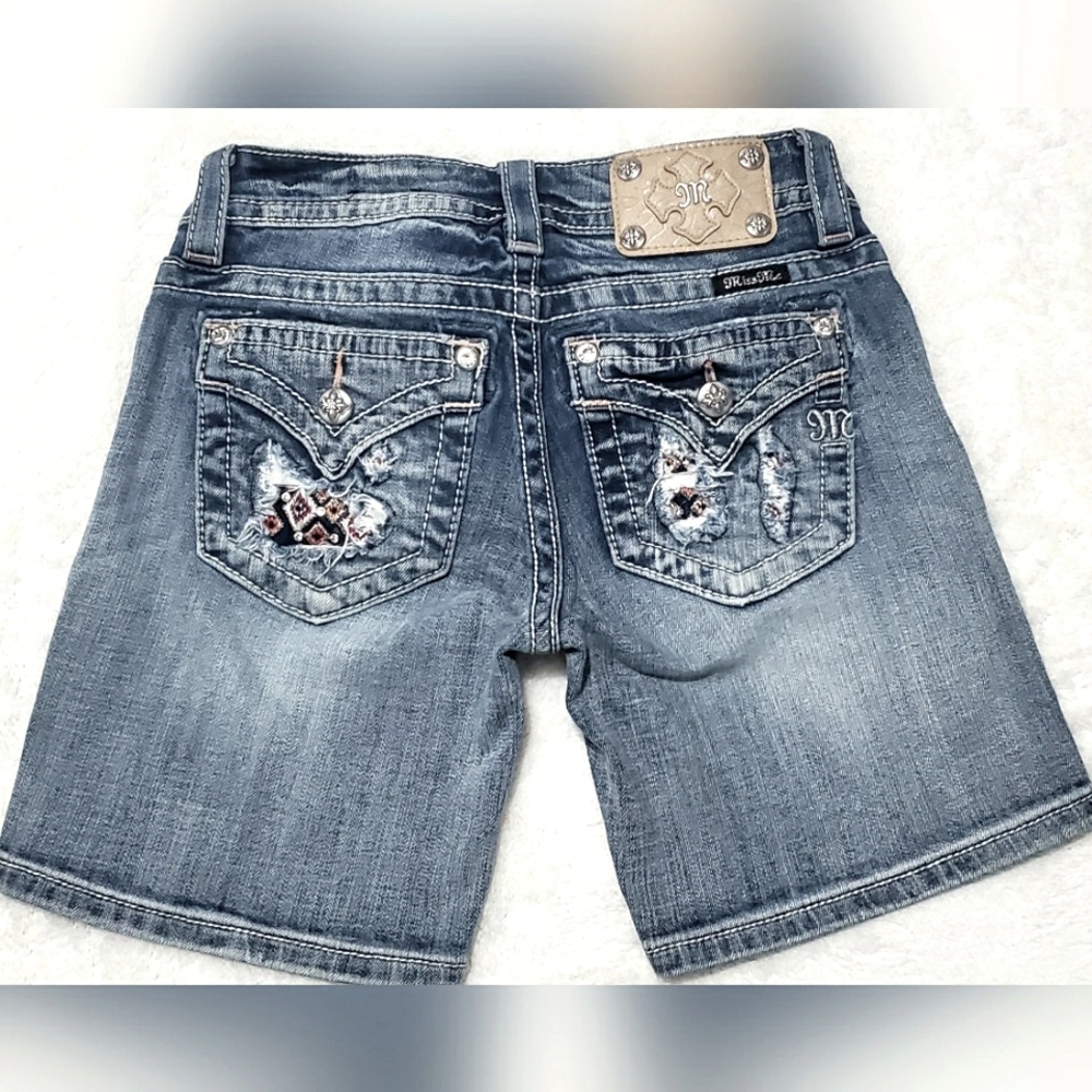 🔷️Miss Me Mid-Rise Bermuda, Distressed Style# ME8229M2🔷️